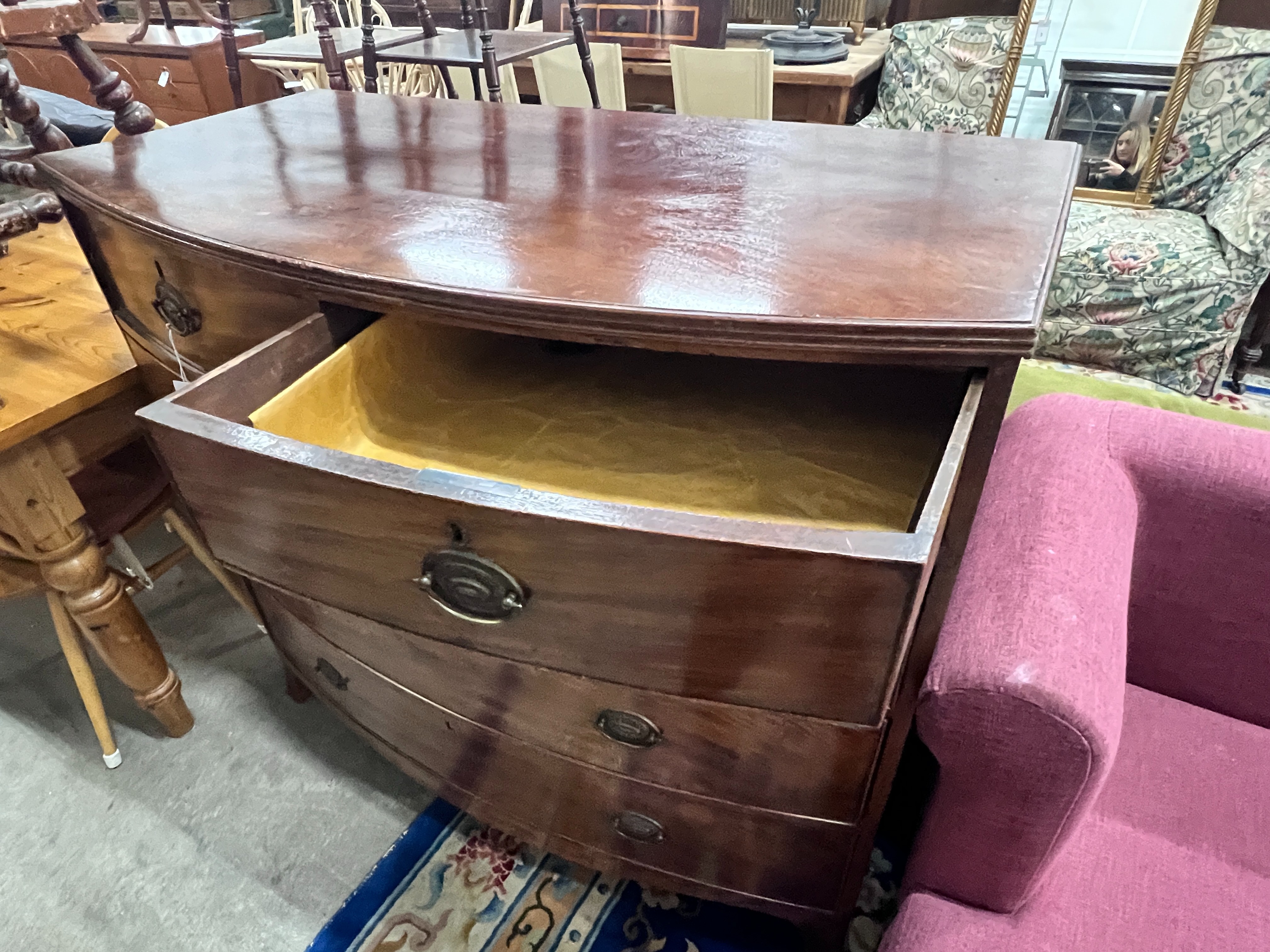 A Regency mahogany bow front chest, width 114cm, depth 56cm, height 104cm